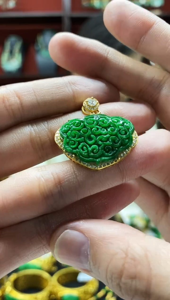 颈饰未镶嵌翡翠吊坠