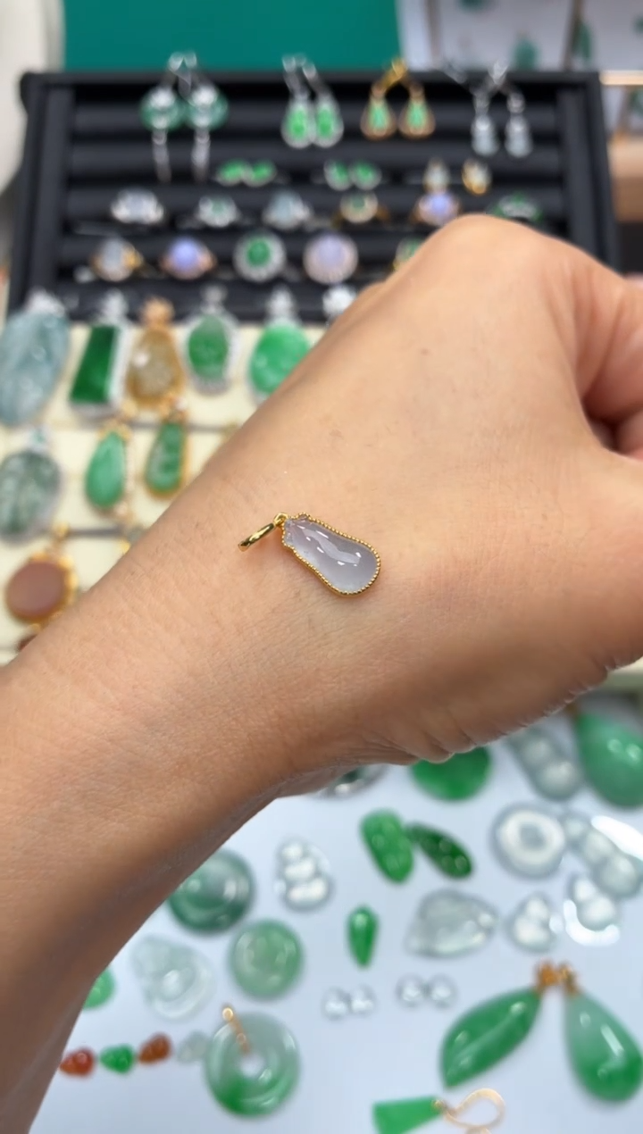 颈饰18K金镶嵌翡翠天然翡翠A货