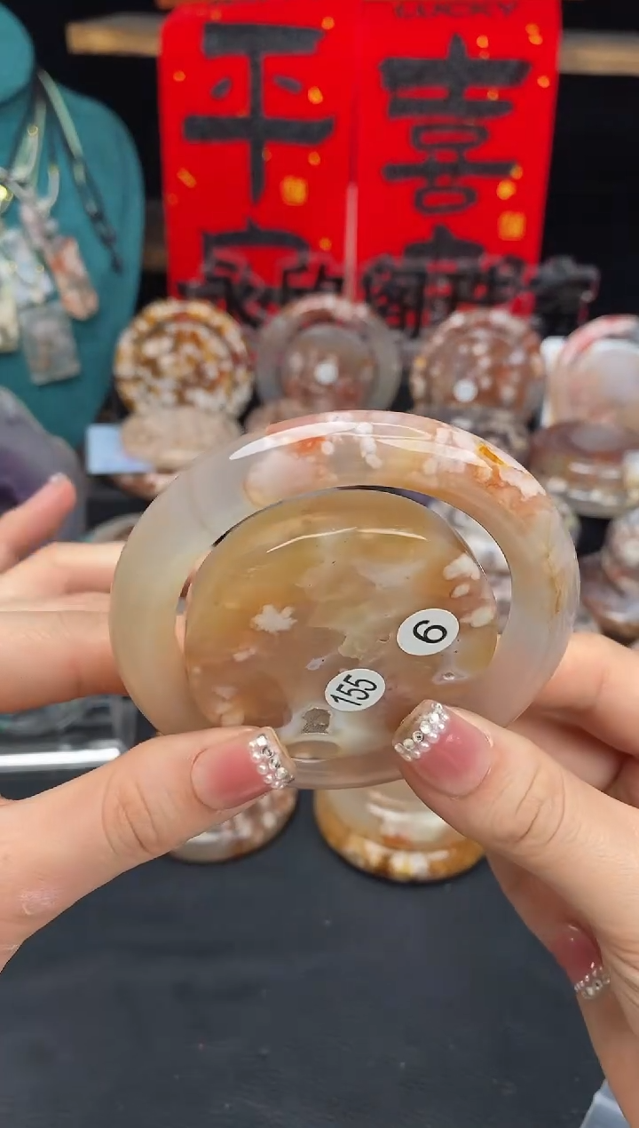 【闪购商品】石英质玉手镯（圆镯）未镶嵌55