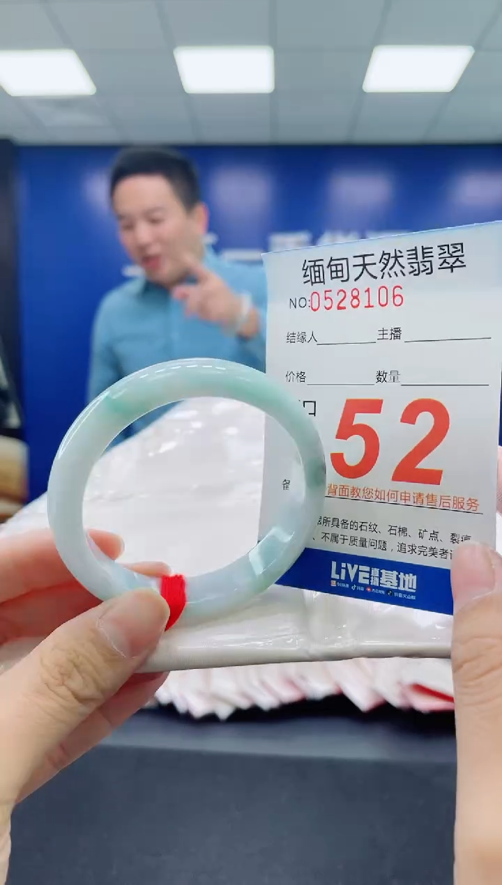 未镶嵌手镯翡翠天然翡翠手镯