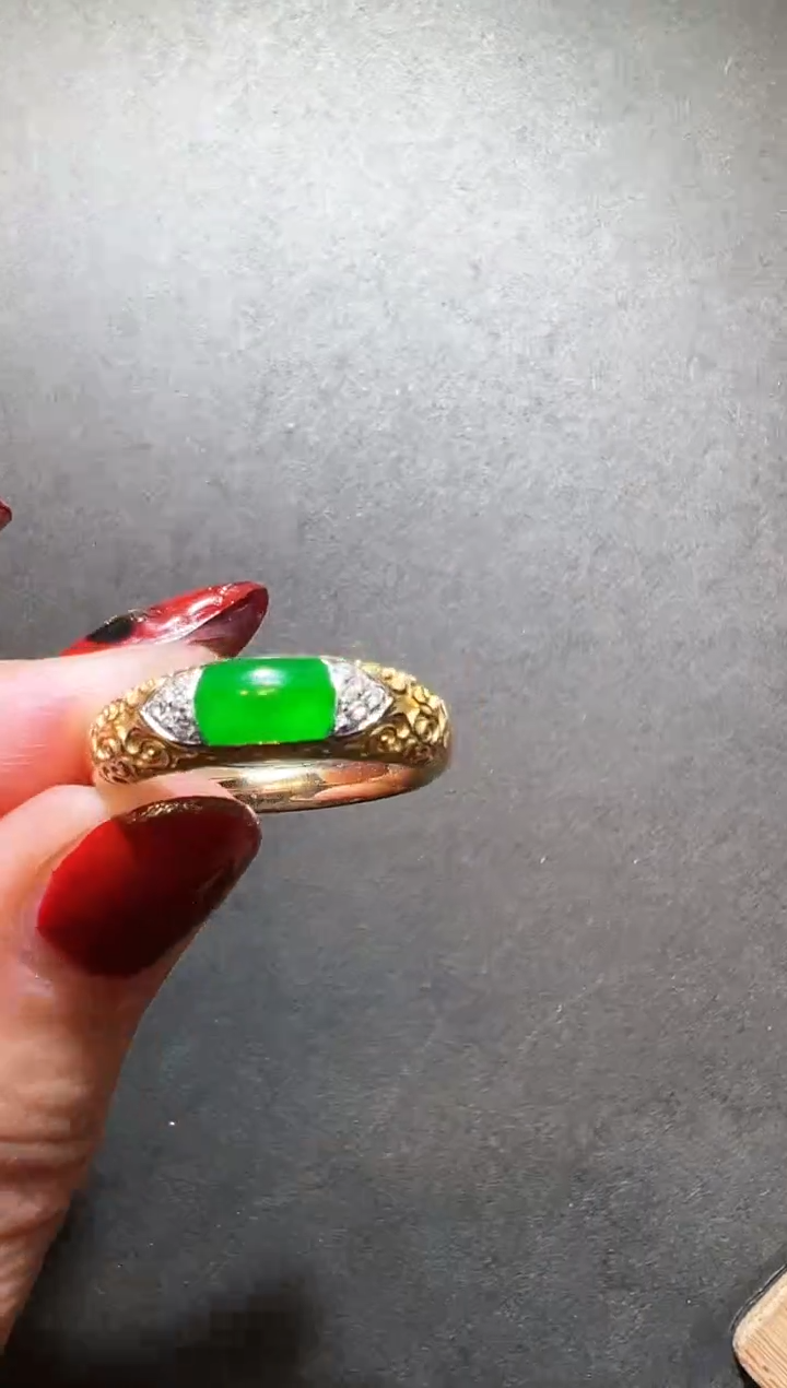 【闪购商品】翡翠戒指18K金镶嵌翡翠马鞍戒指