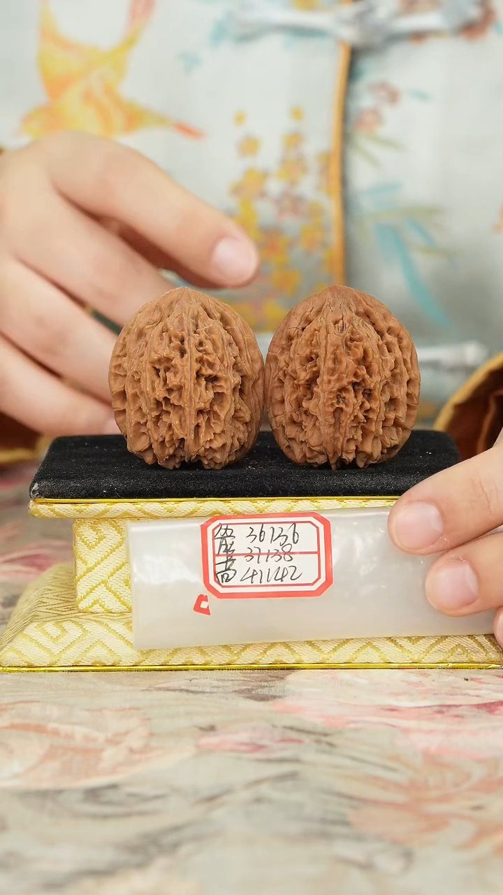 【闪购商品】文玩核桃把件龙纹将军榜