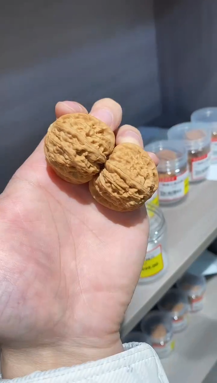 把件文玩核桃全品三角白狮子头38尺左右