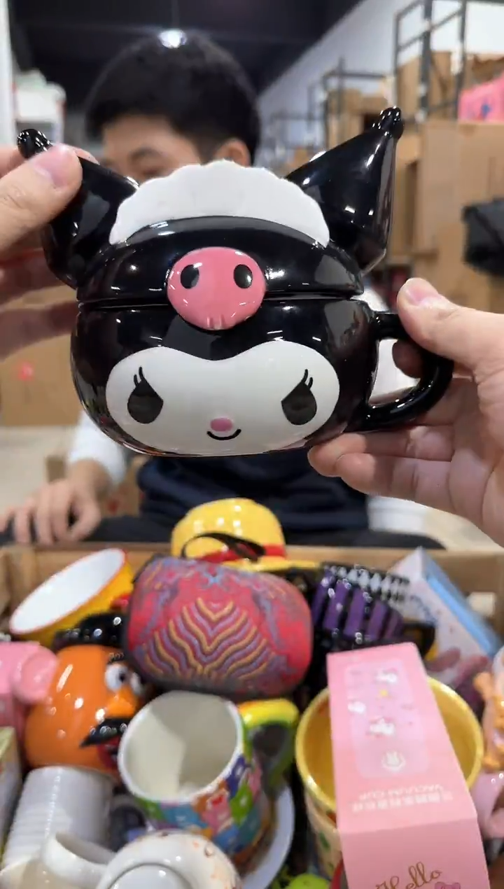 瓷片库洛米女仆带盖杯 