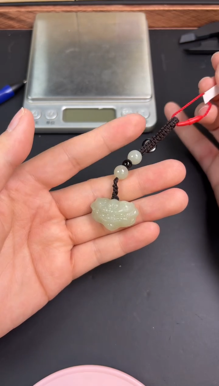 【闪购商品】和田玉吊坠(赠链)未镶嵌且末微色差近矿吊坠