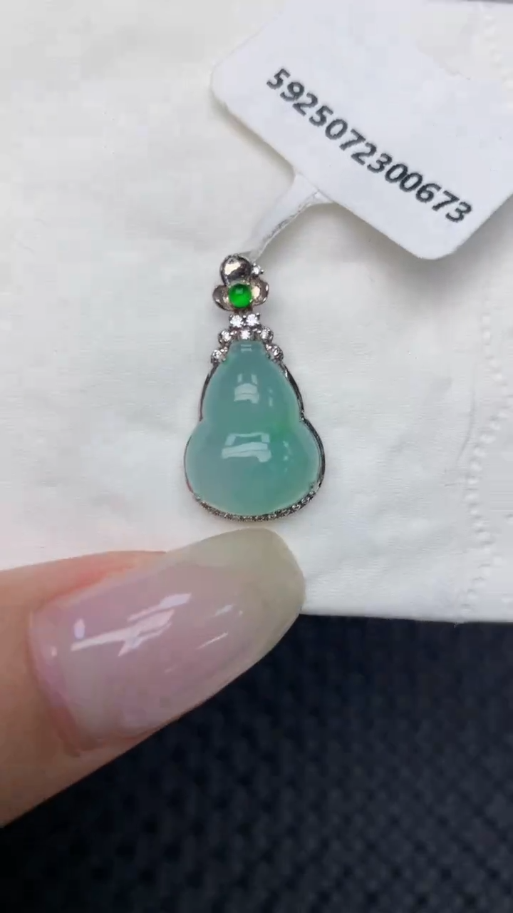 翡翠18K金镶嵌颈饰 天然缅甸翡翠a货百元以上9元证书费自理