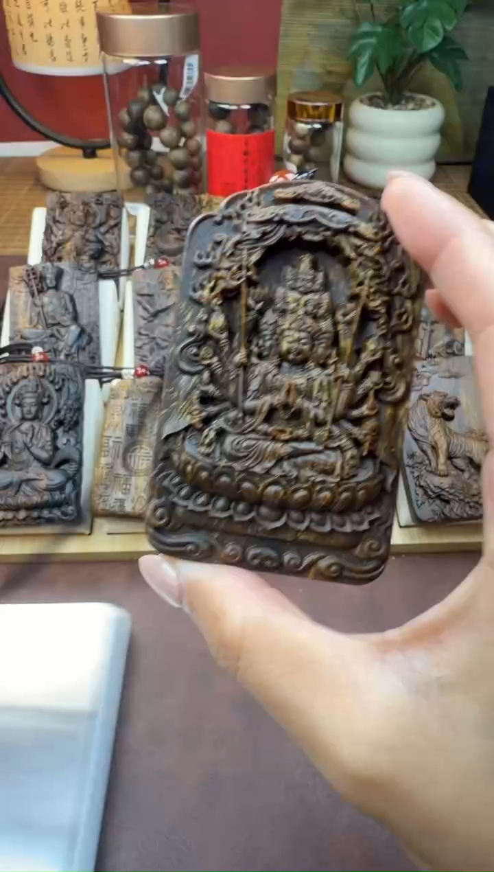 木木雕款芽庄 十二生肖守护  千手观音 8cm 送养香瓶