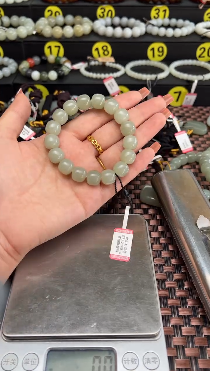 【闪购商品】和田玉手串未镶嵌且末料青白玉老型珠卡11*12手串