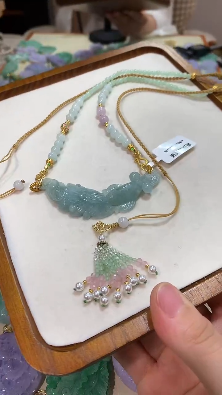 颈饰未镶嵌翡翠吊坠