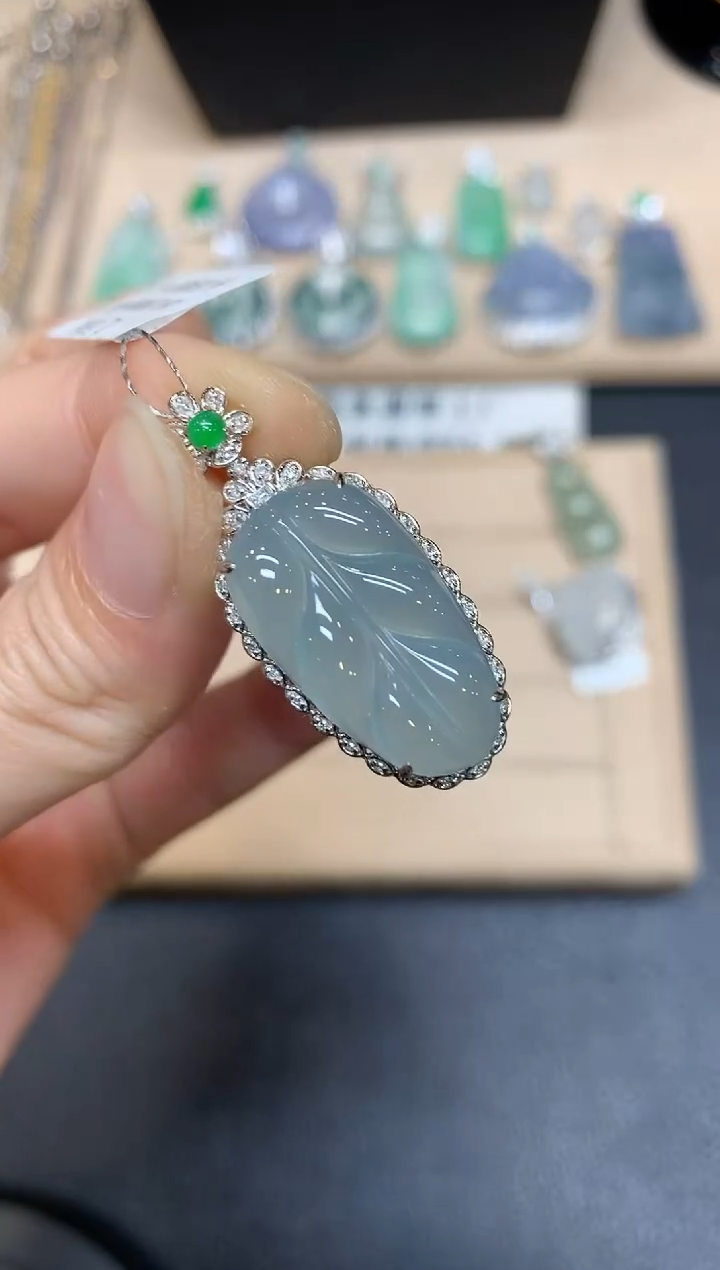 【闪购商品】翡翠颈饰18K金镶嵌树叶【无服务费