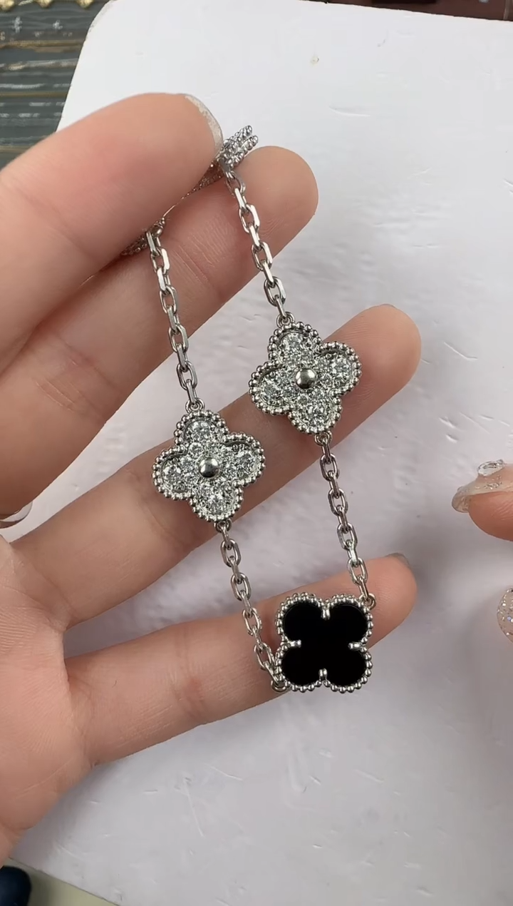 【闪购商品】钻石手链18K金镶嵌熊猫五花手链