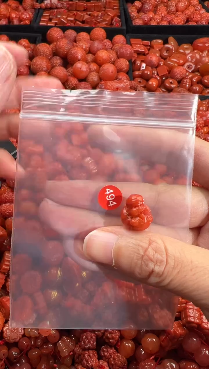 南红玛瑙未镶嵌颈饰1