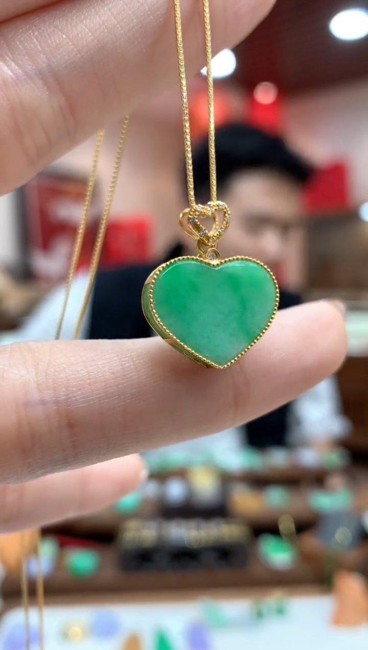 【闪购商品】翡翠吊坠(不含链)18K金镶嵌爱心