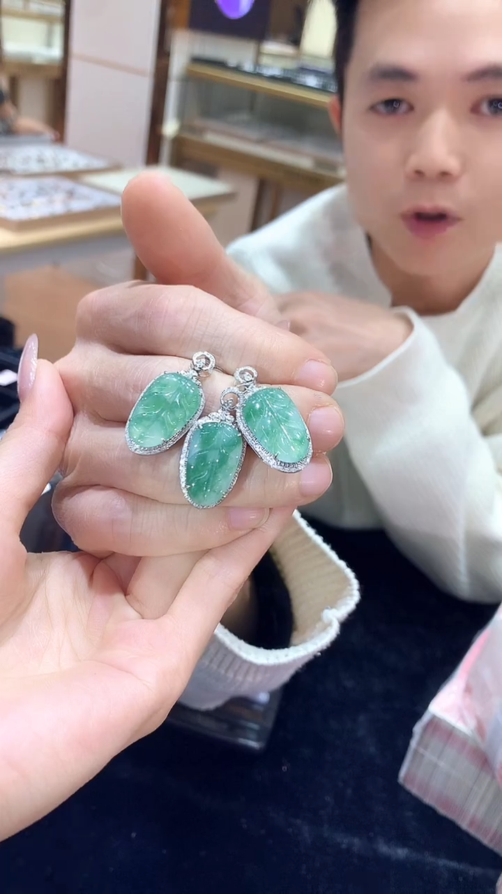 【闪购商品】翡翠吊坠(不含链)18K金镶嵌吊坠多样性发一