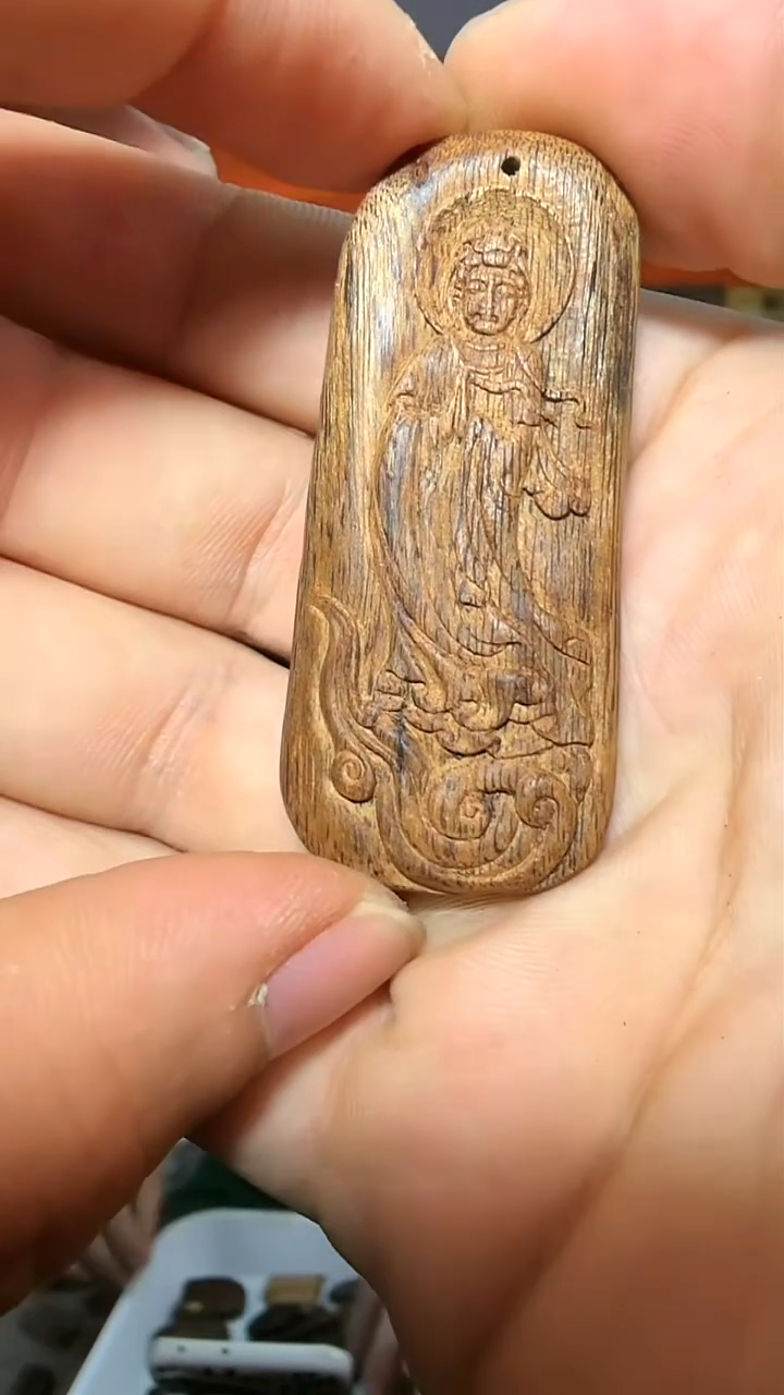 沉香吊坠142号红土双面雕菩萨多样性发一