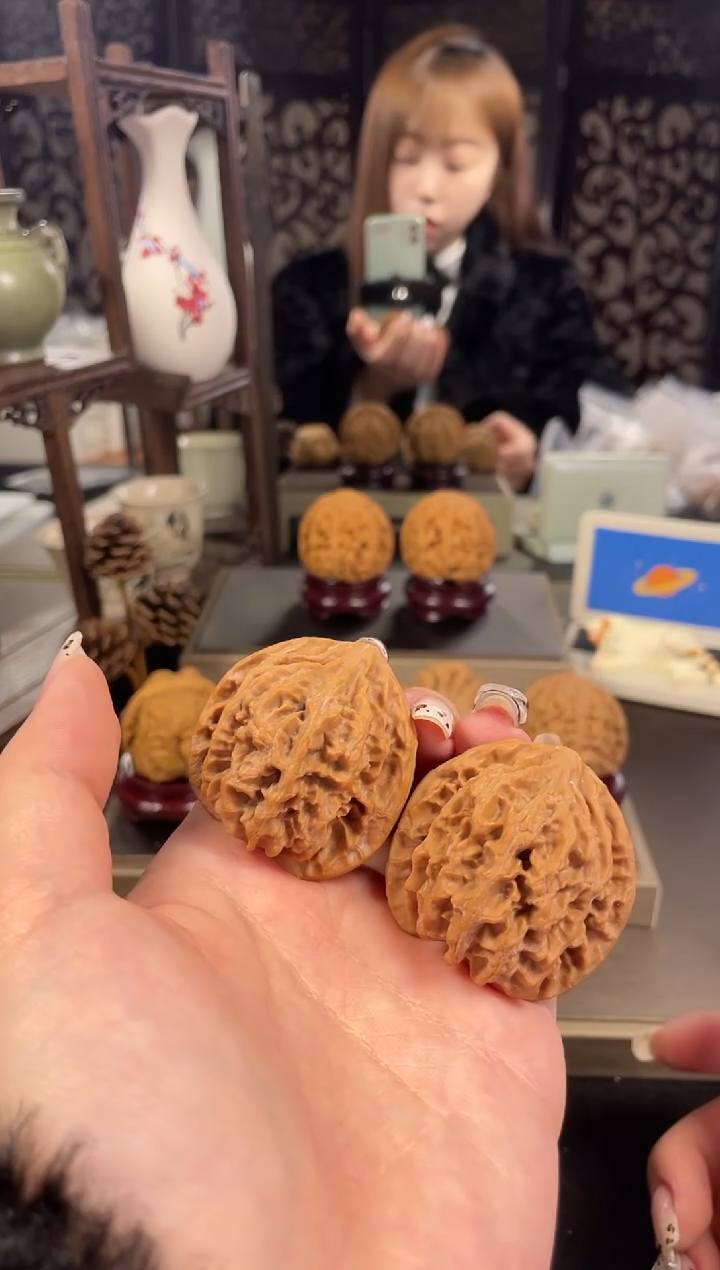 【闪购商品】文玩核桃把件苹果园41尺-1