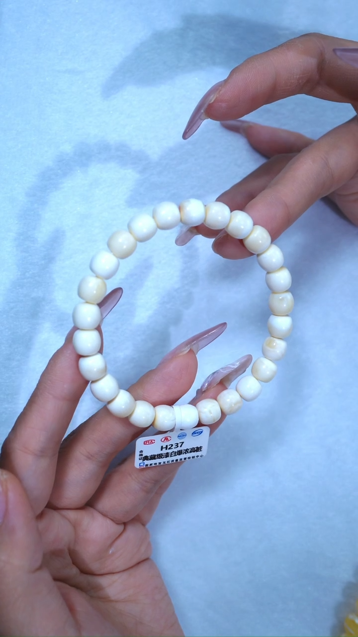 【闪购商品】蜜蜡手链未镶嵌237，典藏级8mm少纹顺色浓蜡