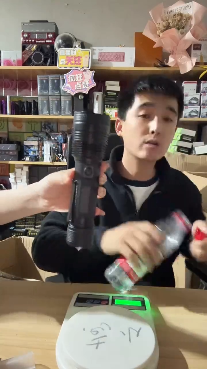 镭射灯珠带破窗锤合金手电带26650电池