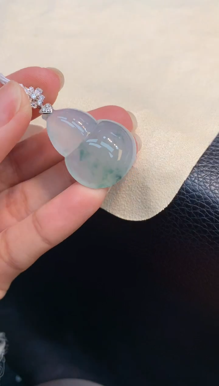 颈饰18K金镶嵌翡翠1