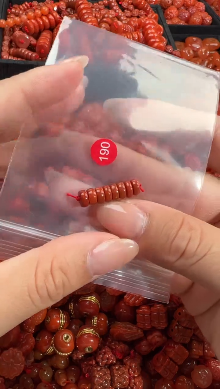 南红玛瑙未镶嵌颈饰1