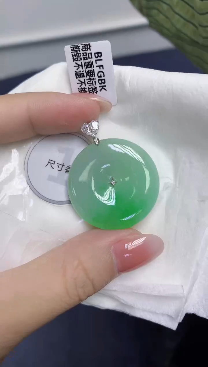 颈饰18K金镶嵌翡翠天然缅甸翡翠A货多样性发一件