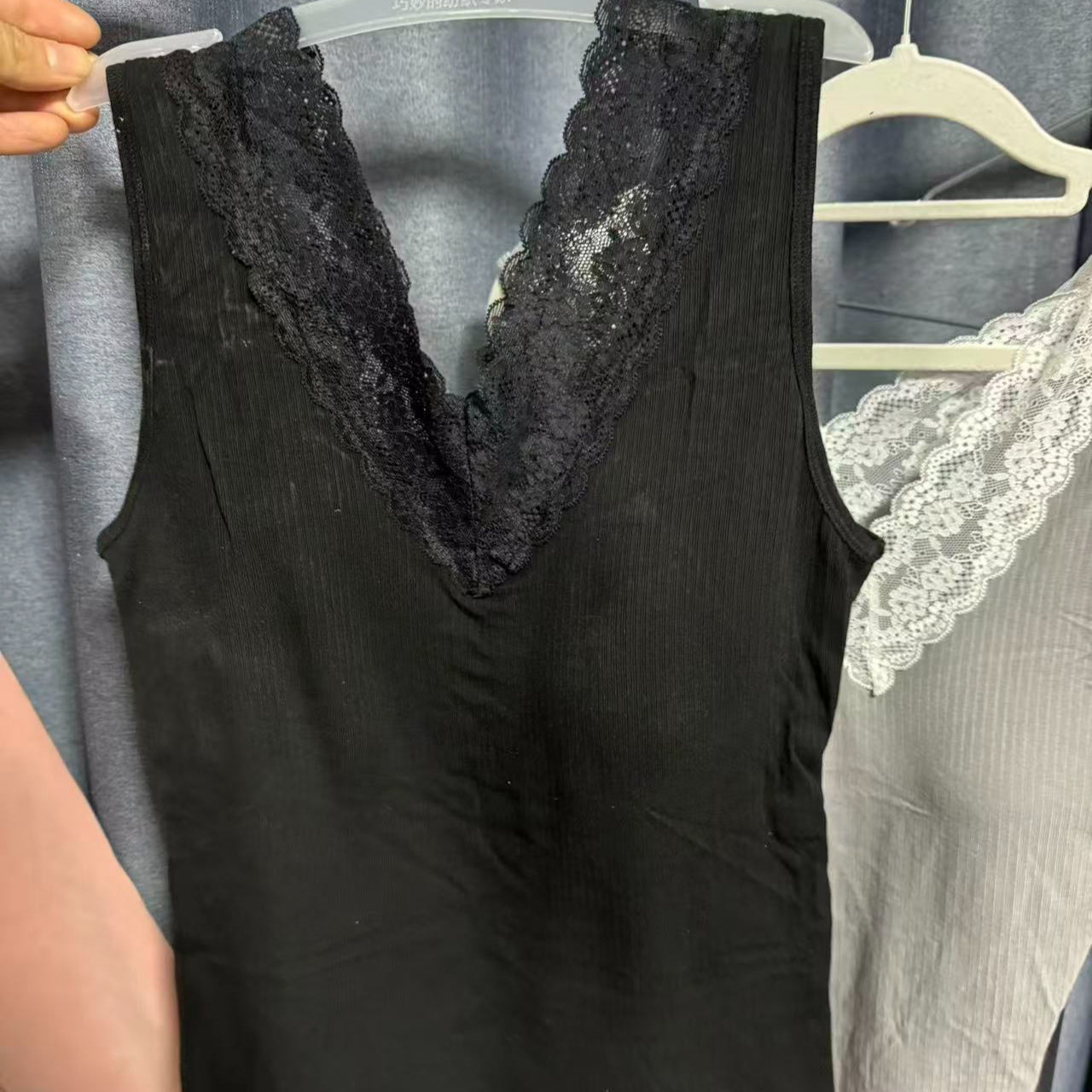 女士夏季简约带胸垫无袖内搭背心