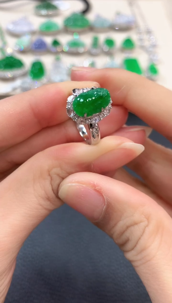 【闪购商品】翡翠戒指18K金镶嵌b102     