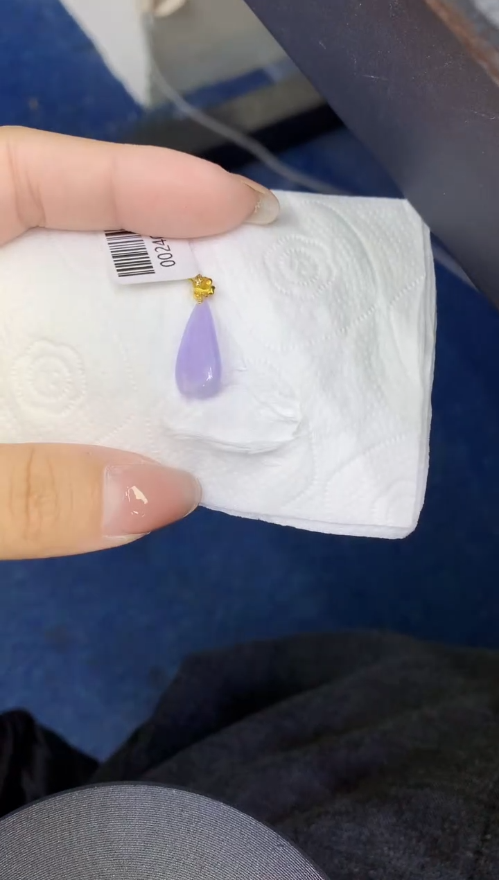 颈饰18K金镶嵌翡翠缅甸天然翡翠A货