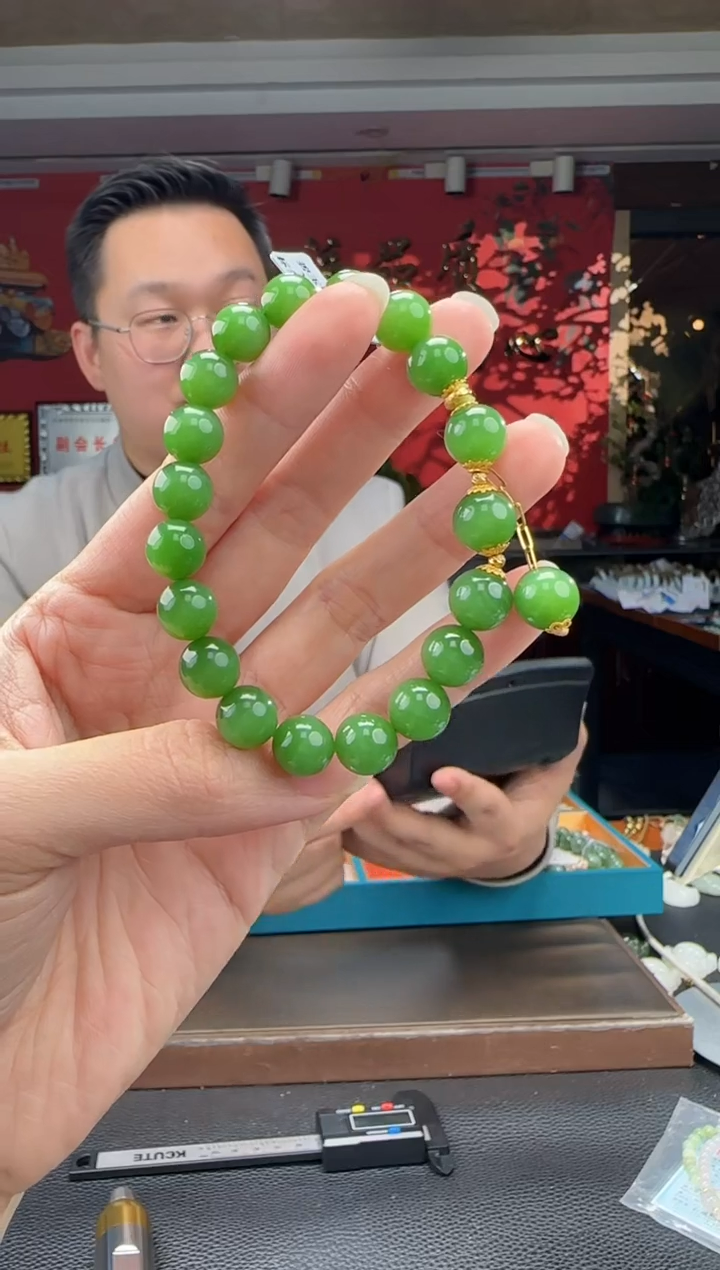 未镶嵌手链和田玉碧玉粉绿猫单圈手串