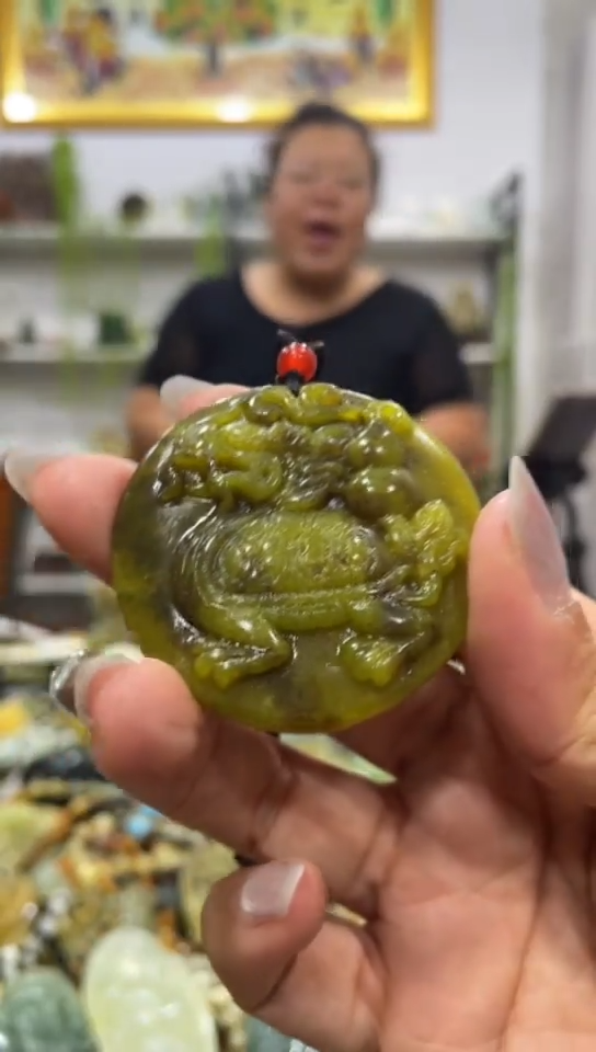 岫玉未镶嵌吊坠 