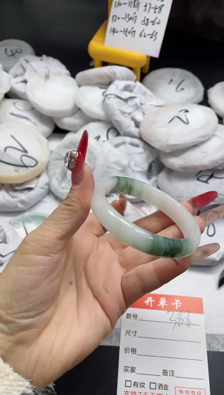 【闪购商品】石英质玉手镯未镶嵌388