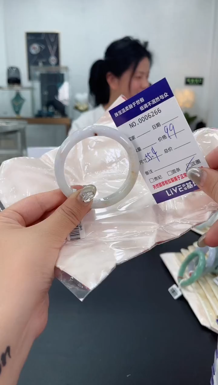 【闪购商品】翡翠手镯未镶嵌天然翡翠A货