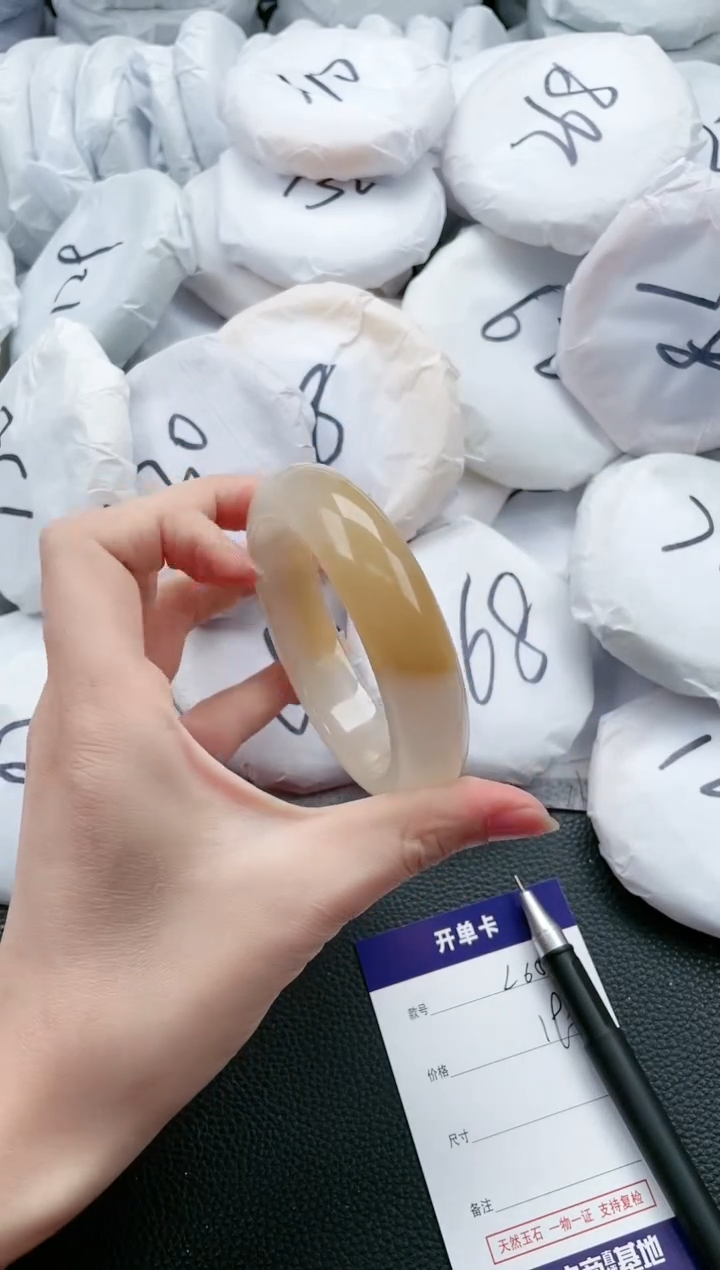 【闪购商品】石英质玉手镯未镶嵌L657