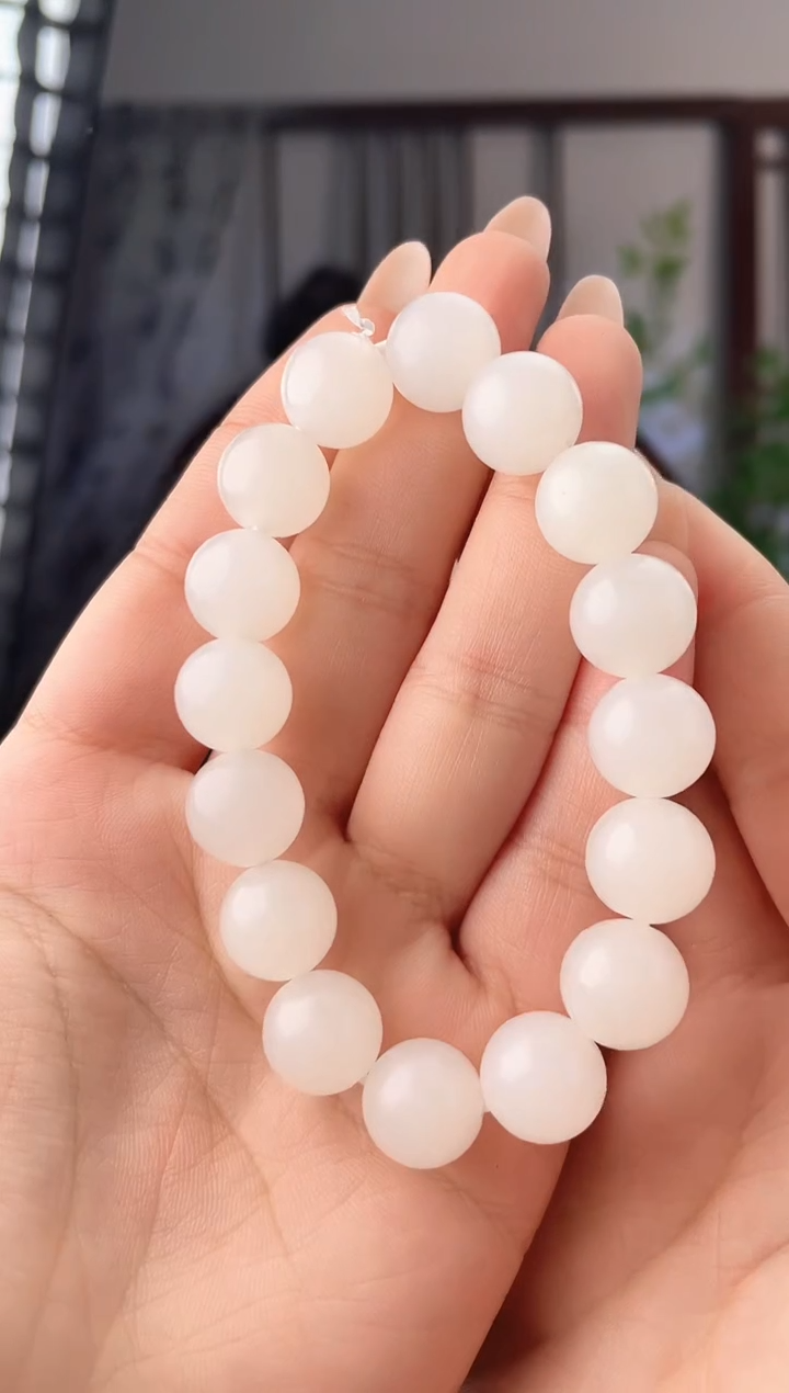 未镶嵌手串和田玉柔光手串 多样性发其一