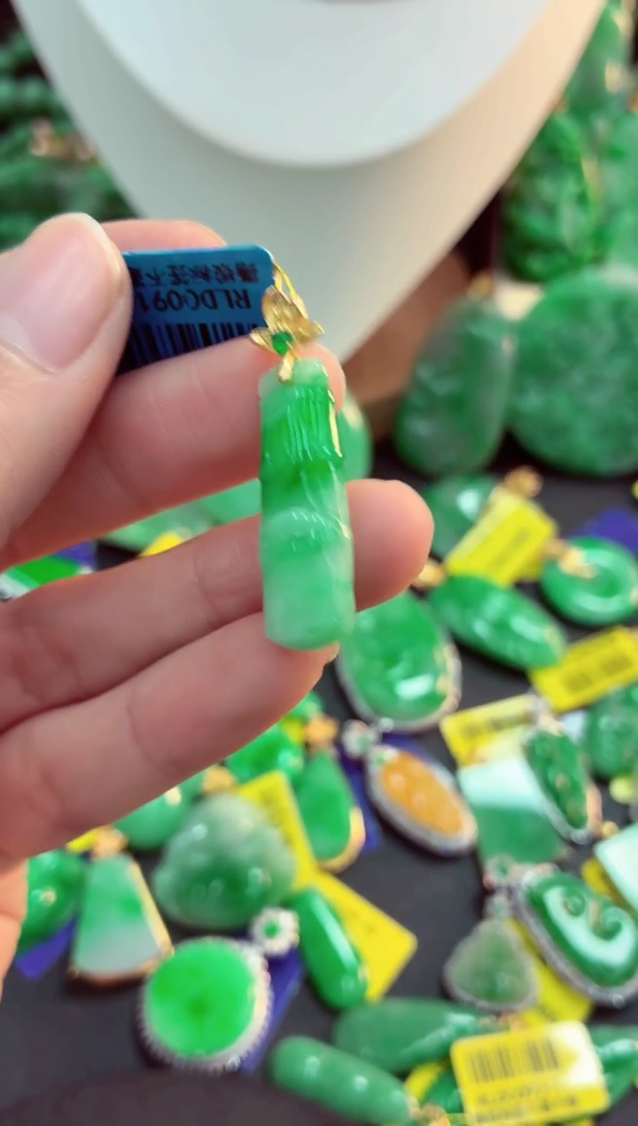 吊坠(不含链)未镶嵌翡翠天然缅甸翡翠A货