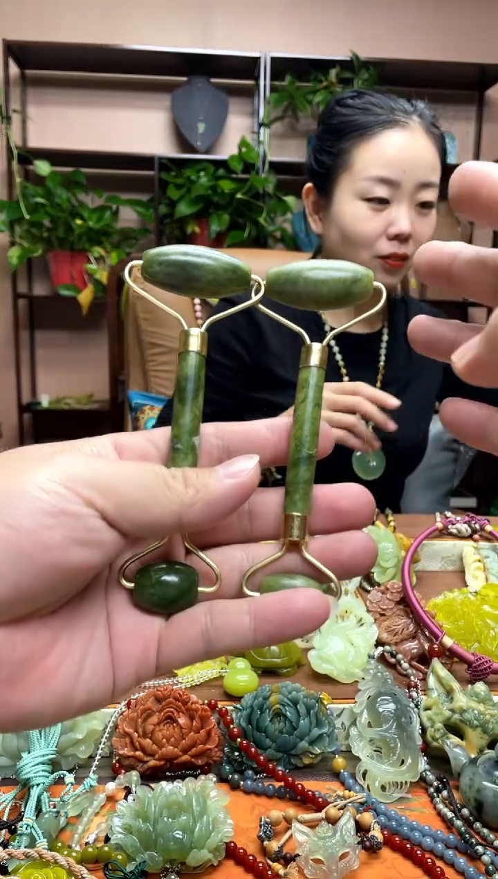 未镶嵌岫玉吊坠多样性发货发其中之一