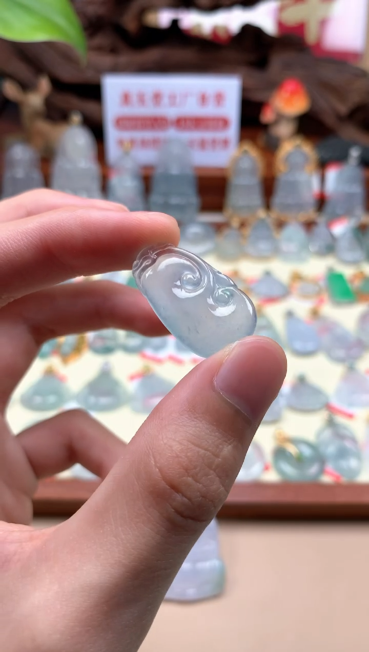 【闪购商品】翡翠未镶嵌颈饰如意