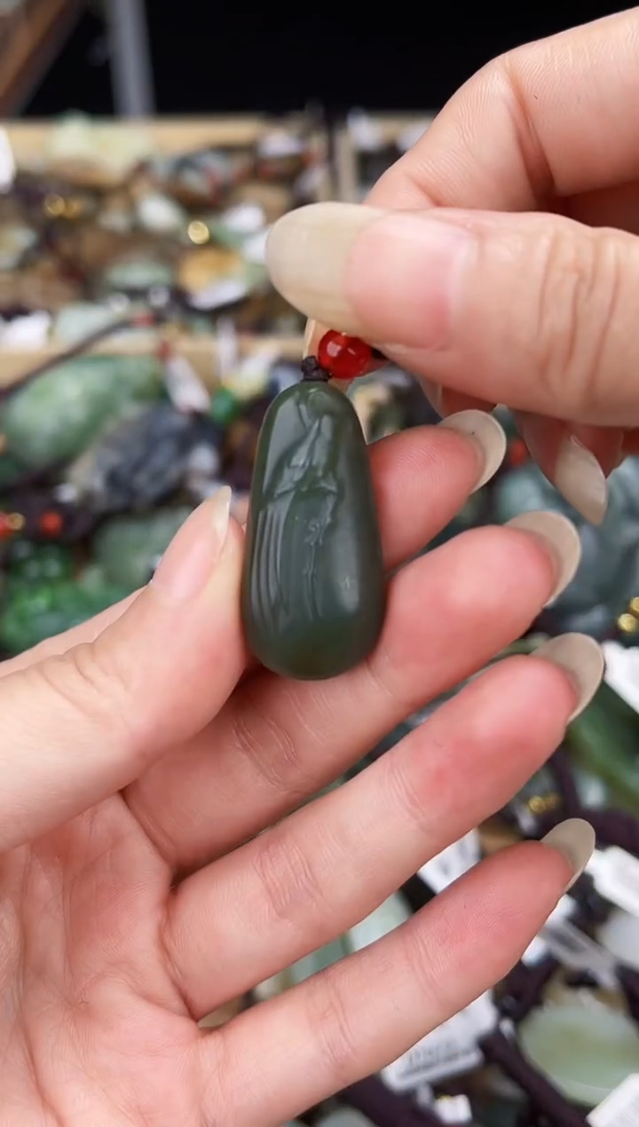 颈饰未镶嵌和田玉1