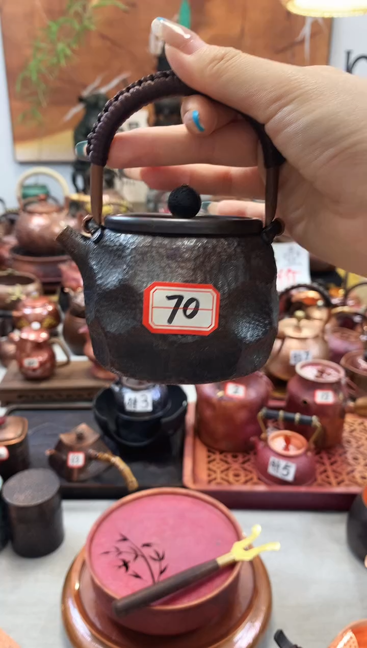 激**射黑石头纹小提梁壶  