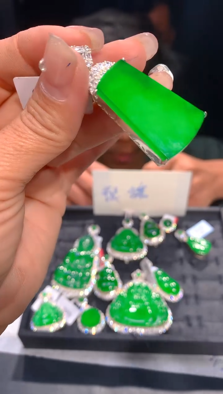 【闪购商品】定制翡翠未镶嵌67-多样性发货 (发其一）