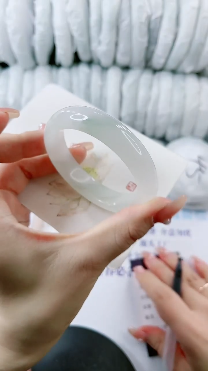 【闪购商品】石英质玉手镯未镶嵌0028560325-多样性发货