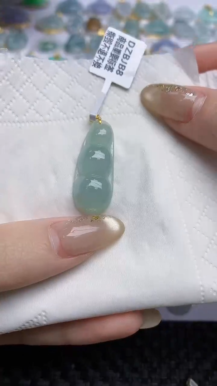 【闪购商品】翡翠颈饰未镶嵌天然A货翡翠 