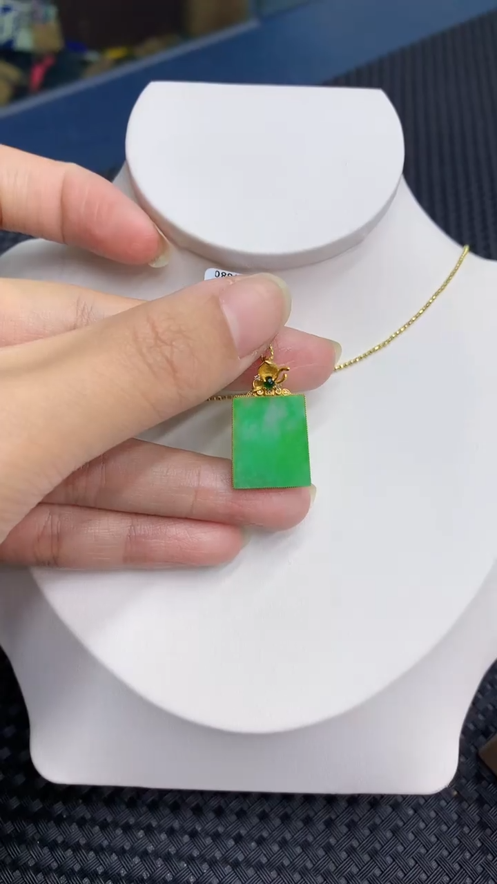 【闪购商品】翡翠颈饰18K金镶嵌            8