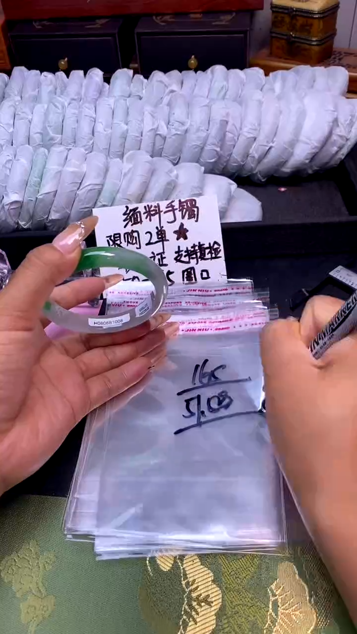 时尚女款缅料手镯165