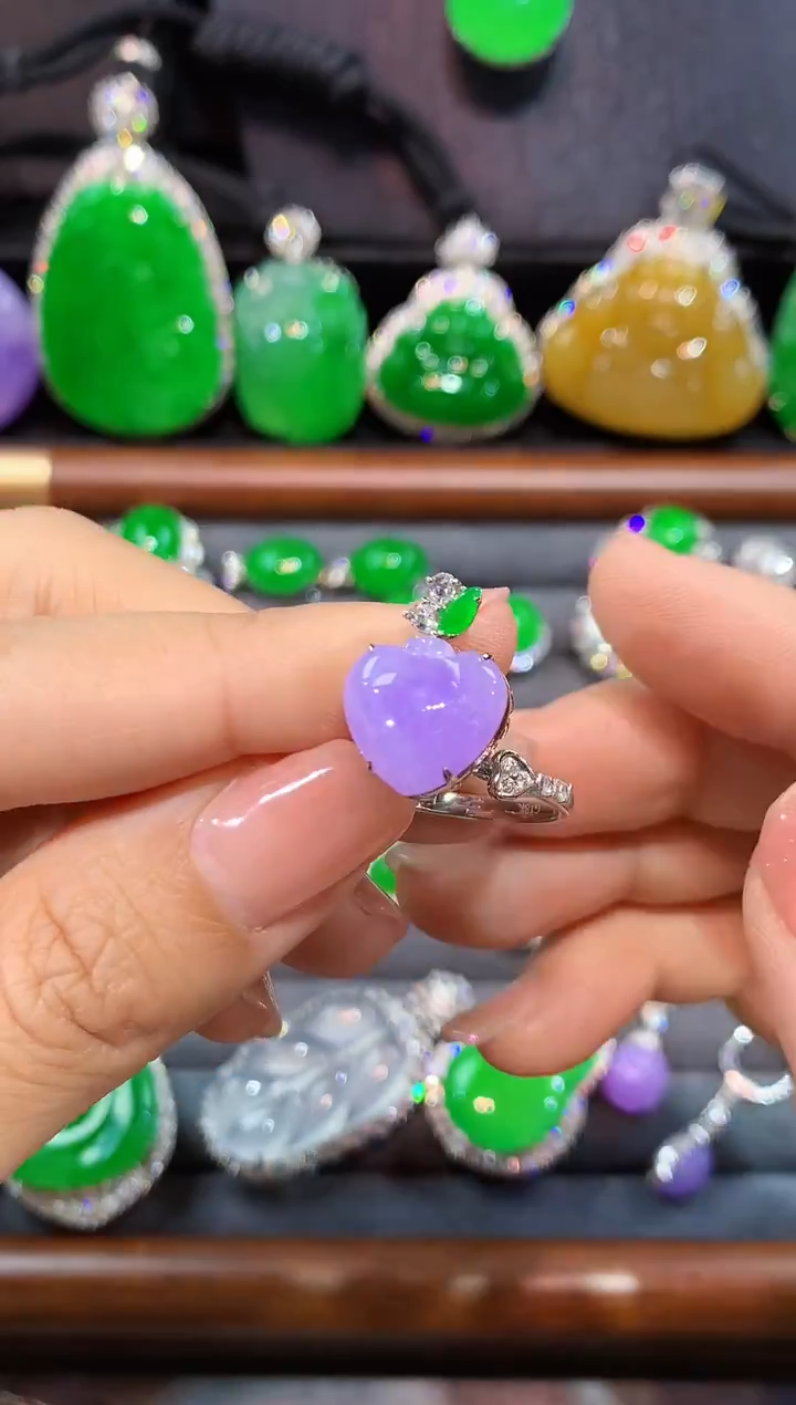 18K金镶嵌戒指翡翠两用款