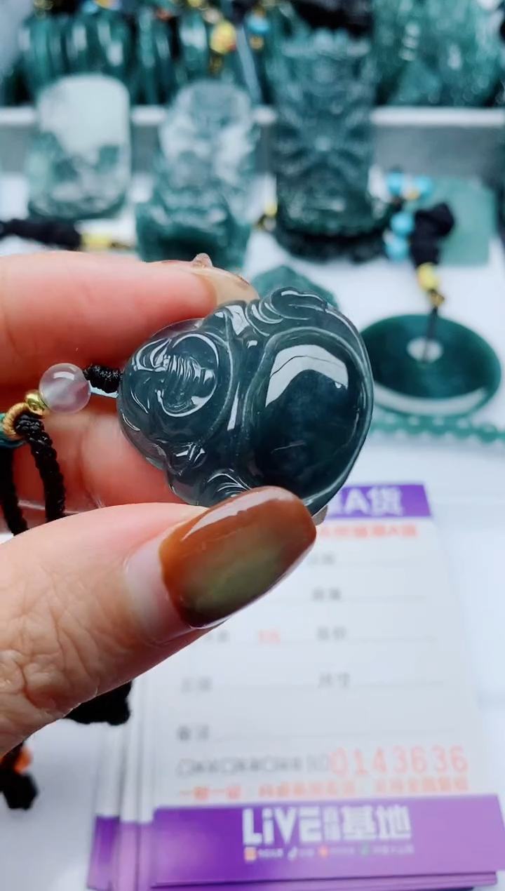 颈饰未镶嵌翡翠                