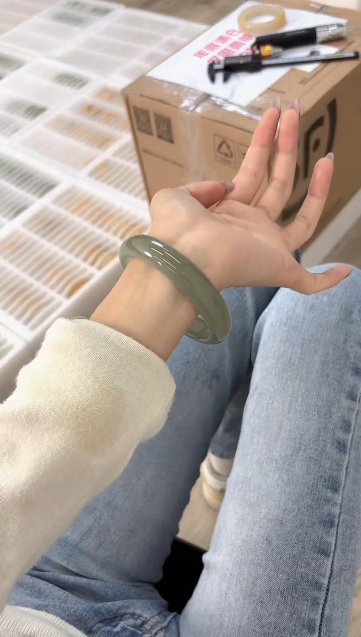 未镶嵌手镯石英质玉46-62D