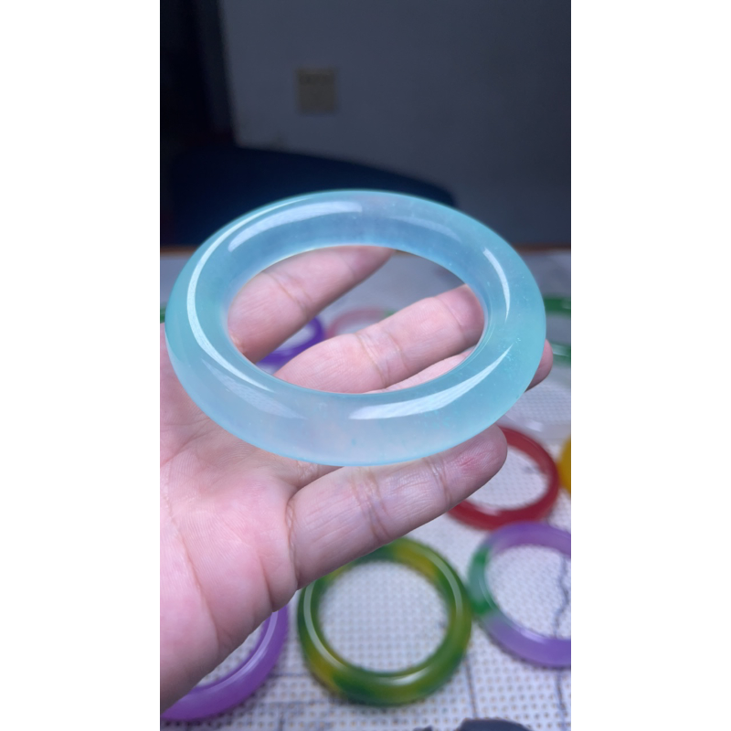 225 冰蓝圆条手镯