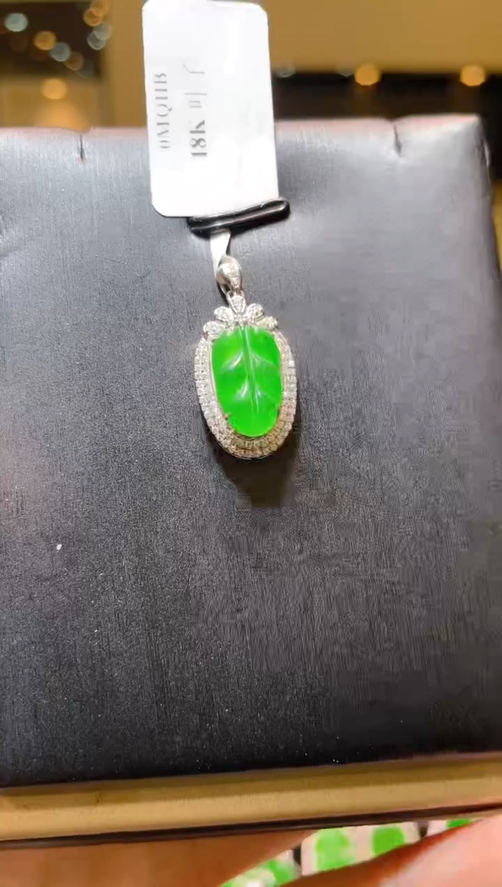 【闪购商品】翡翠吊坠(赠链)18K金镶嵌A95