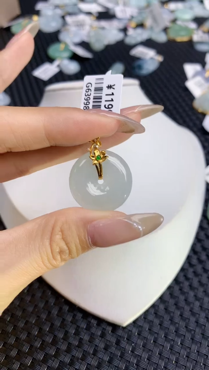 【闪购商品】翡翠颈饰18K金镶嵌天然翡翠A货